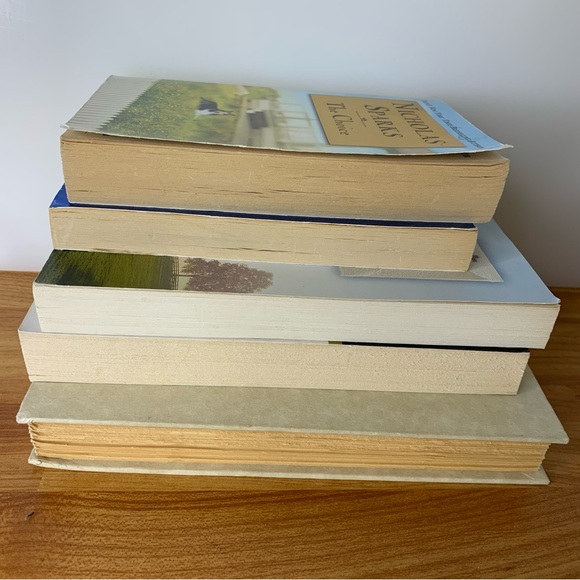 5 Nicholas Sparks Books one is a Hardcover - Picture 14 of 14